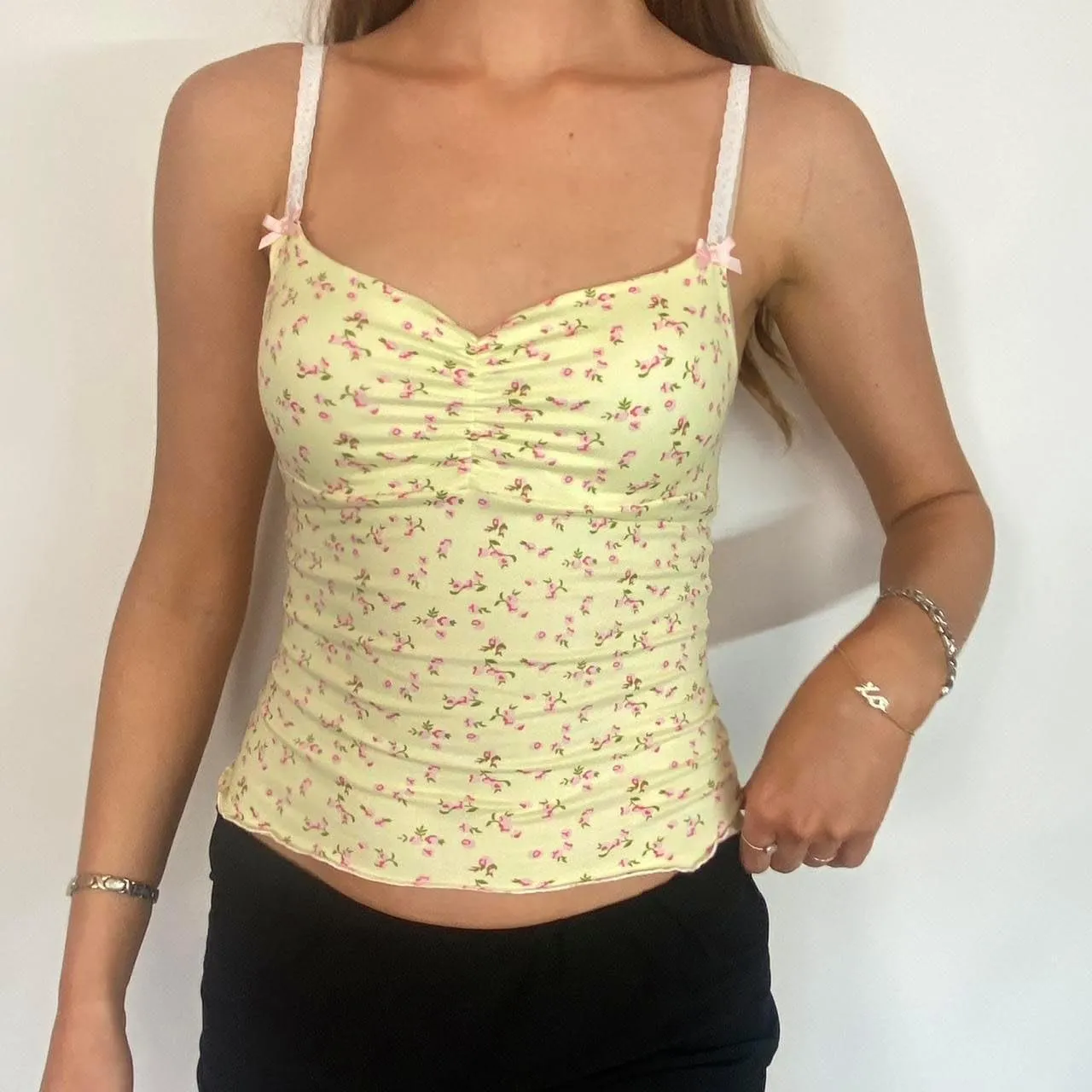 Women Coquette Ditsy Floral Camisoles Spaghetti Strap V Neck Ruched Bust Fitted Tank Tops Y2K Going Out