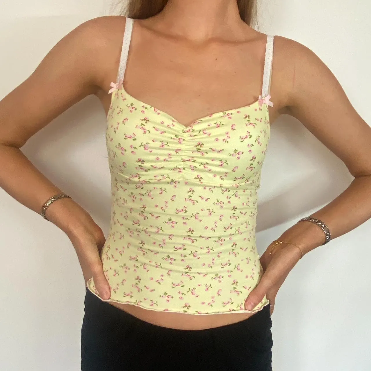 Women Coquette Ditsy Floral Camisoles Spaghetti Strap V Neck Ruched Bust Fitted Tank Tops Y2K Going Out